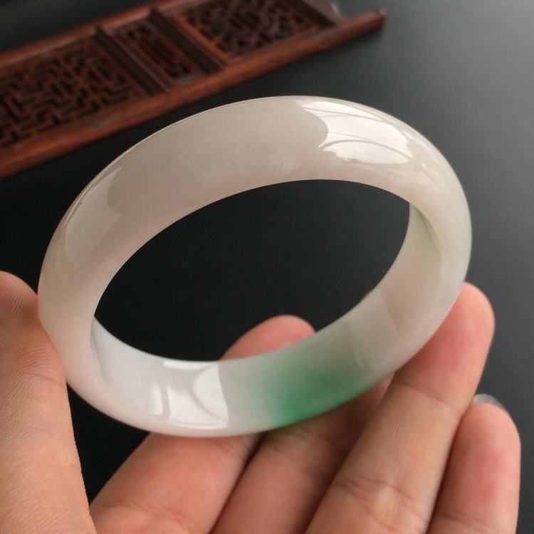 (超值推荐)糯冰种飘翠手镯(60mm)