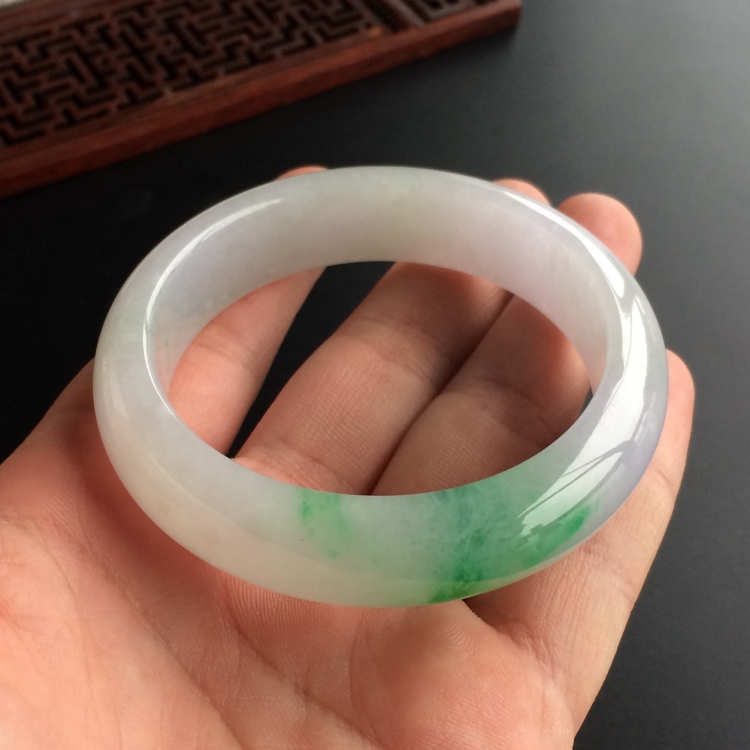 (超值推荐)糯冰种飘翠手镯(55.1mm)