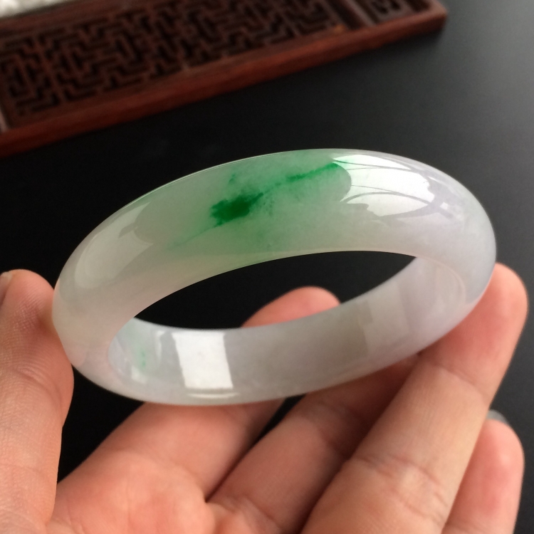 (超值推荐)糯冰种飘翠手镯(55.1mm)