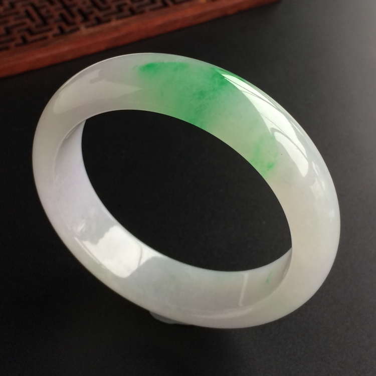 (超值推荐)糯冰种飘翠手镯(55.1mm)