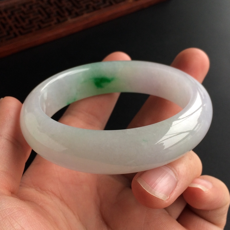 (超值推荐)糯冰种飘翠手镯(55.1mm)