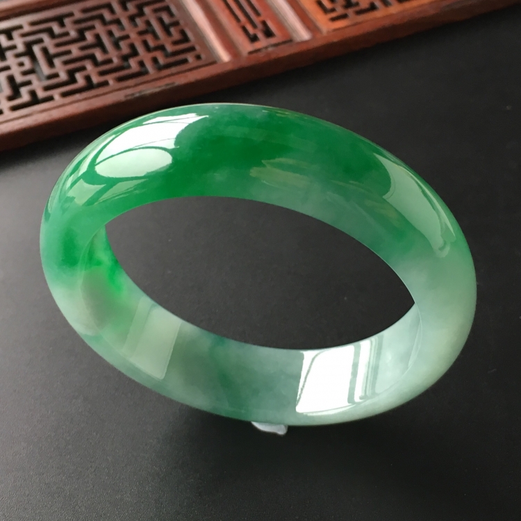 (超值推荐)糯冰种飘翠手镯(57mm)