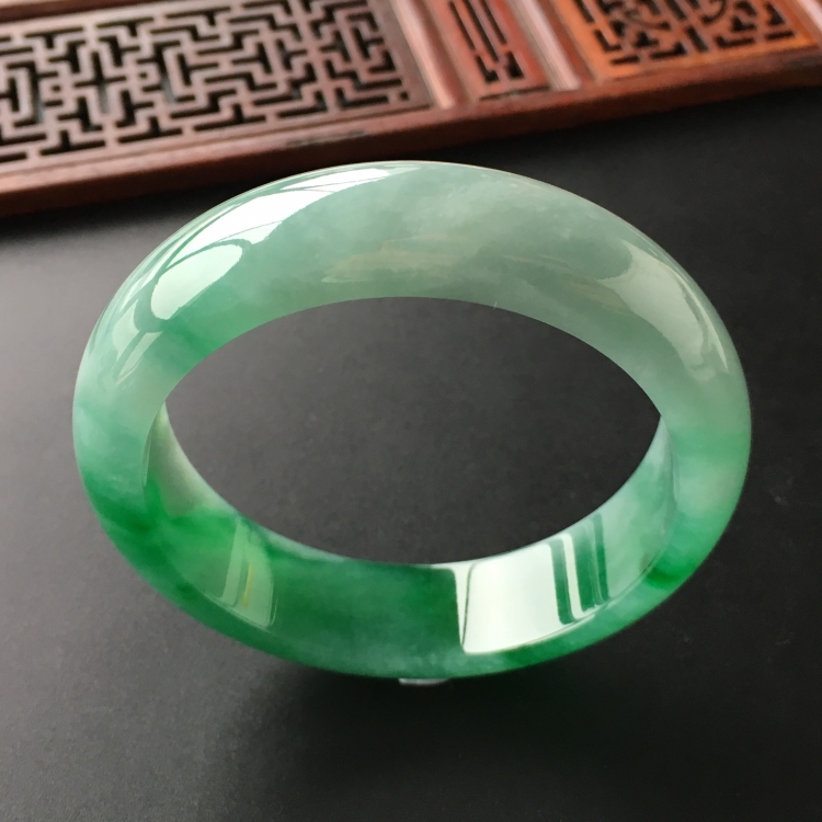 (超值推荐)糯冰种飘翠手镯(57mm)