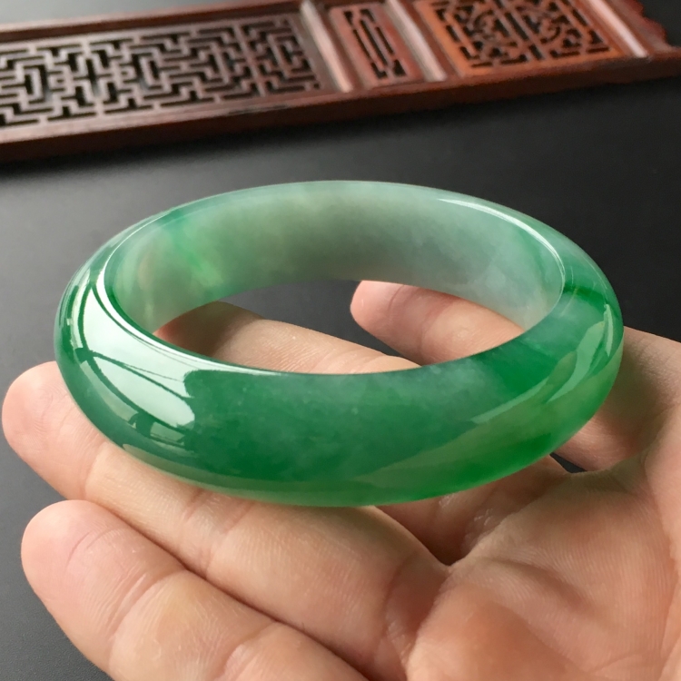 (超值推荐)糯冰种飘翠手镯(57mm)