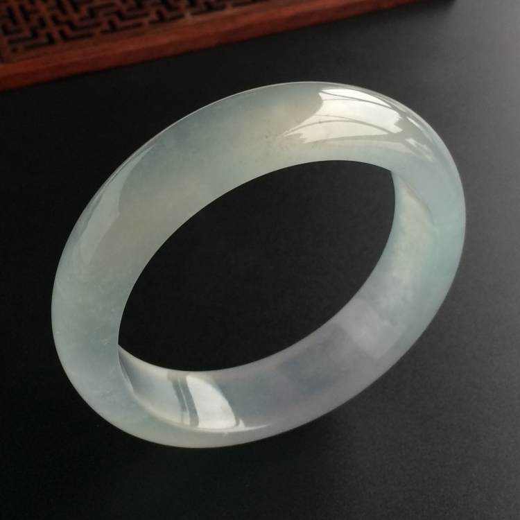 (超值推荐)冰玻种晴水手镯(55.6mm)