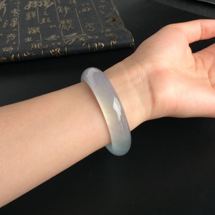 (超值推荐)冰玻种晴水手镯(55.6mm)