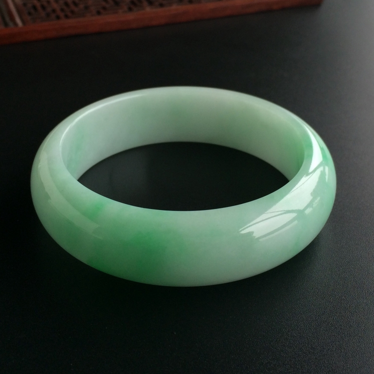 (超值推荐)糯冰种飘翠手镯(59.6mm)