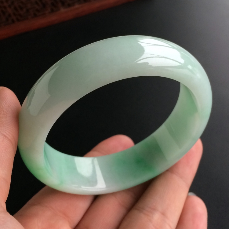 (超值推荐)糯冰种飘翠手镯(59.6mm)