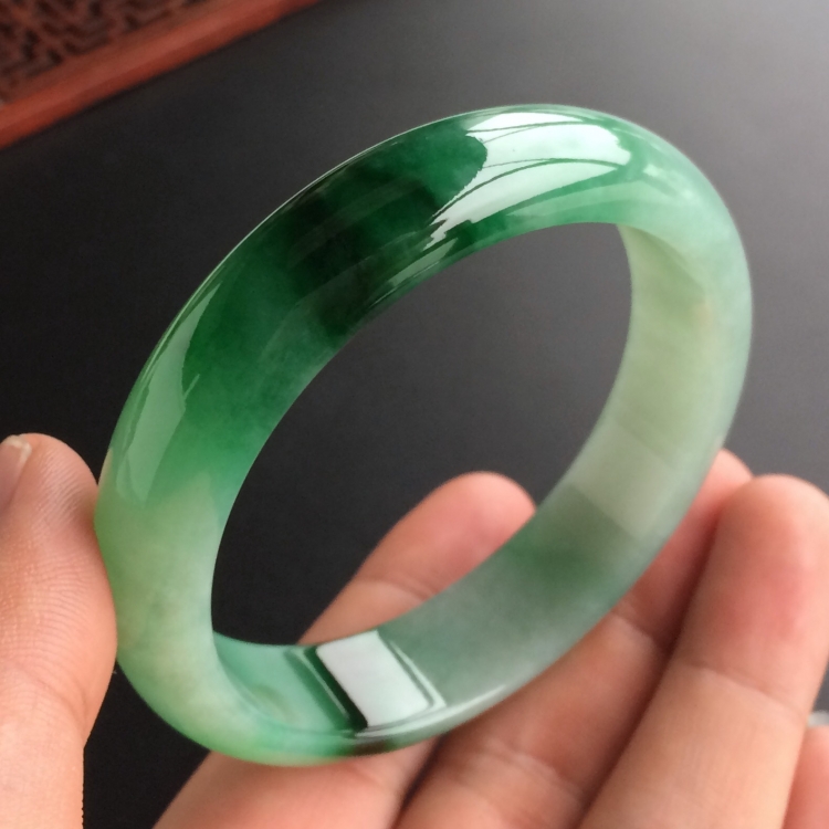 (超值推荐)糯冰种飘翠手镯(57.2mm)