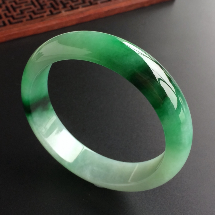 (超值推荐)糯冰种飘翠手镯(57.2mm)