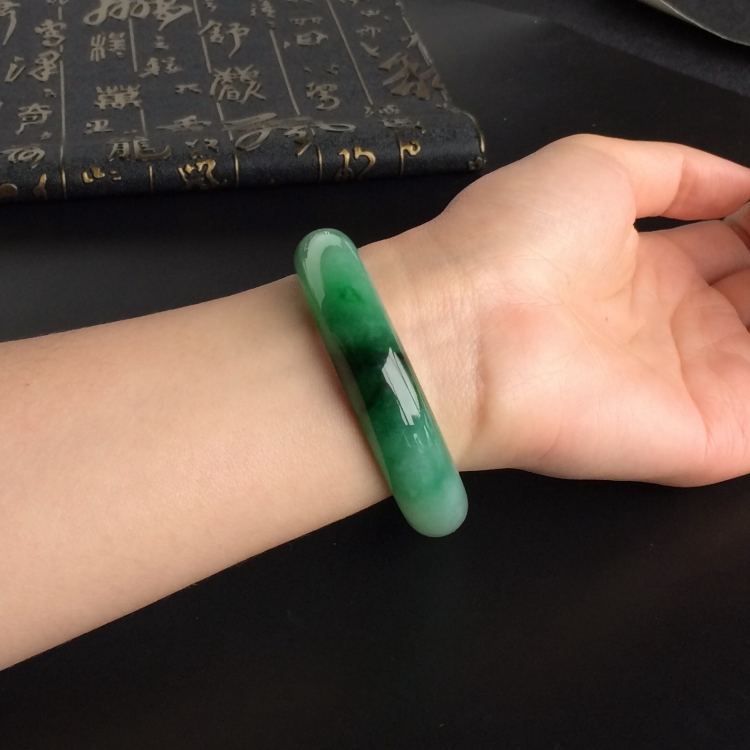 (超值推荐)糯冰种飘翠手镯(57.2mm)