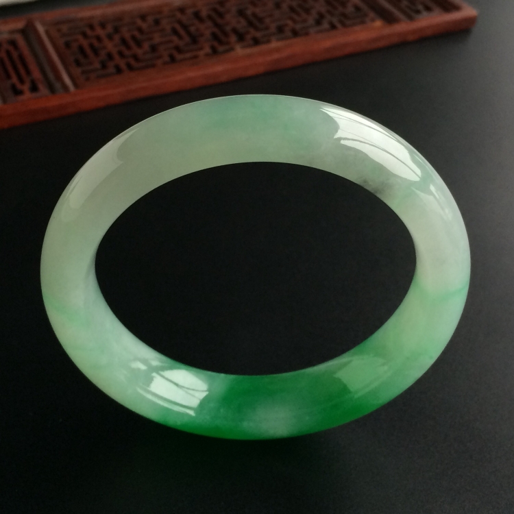 (超值推荐)糯冰种飘阳绿手镯(57.4mm)