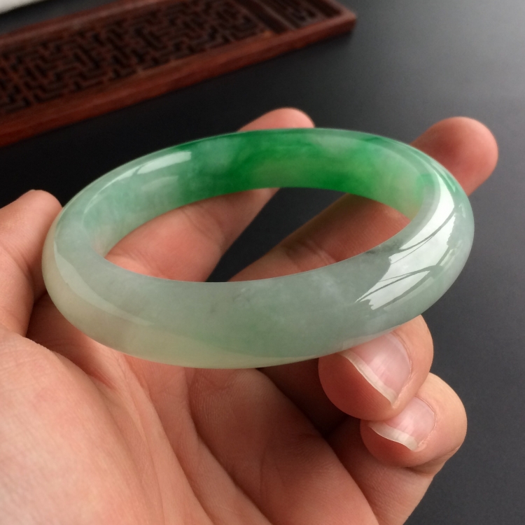 (超值推荐)糯冰种飘阳绿手镯(57.4mm)