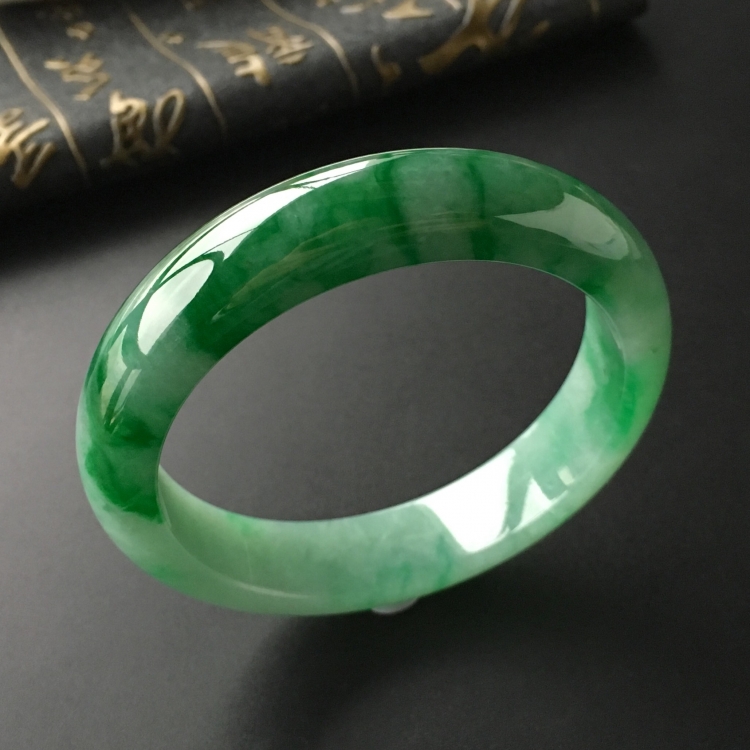 (超值推荐)糯冰种飘翠手镯(56.7mm)