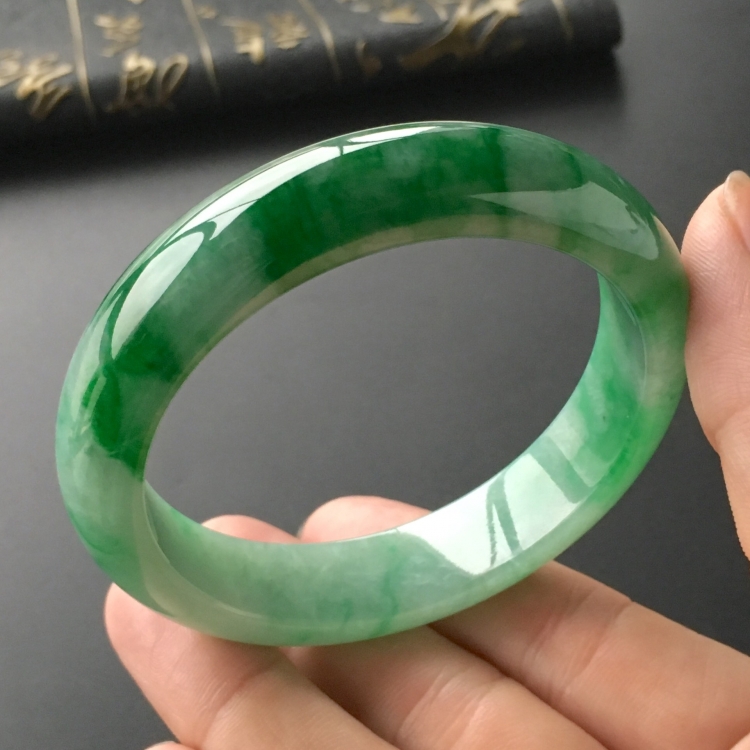 (超值推荐)糯冰种飘翠手镯(56.7mm)