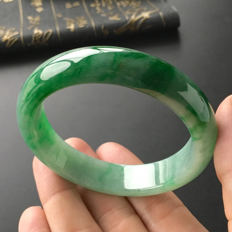 (超值推荐)糯冰种飘翠手镯(56.7mm)