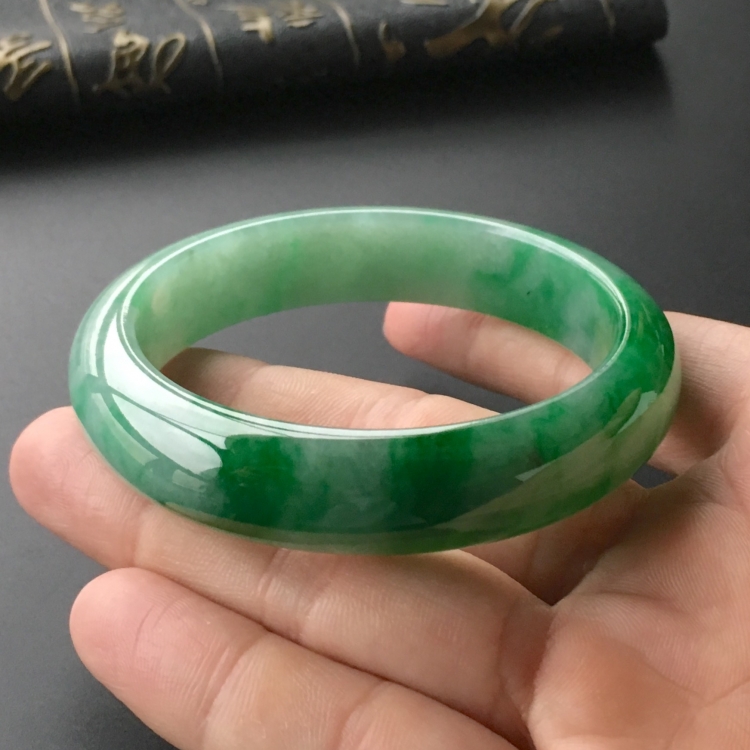 (超值推荐)糯冰种飘翠手镯(56.7mm)