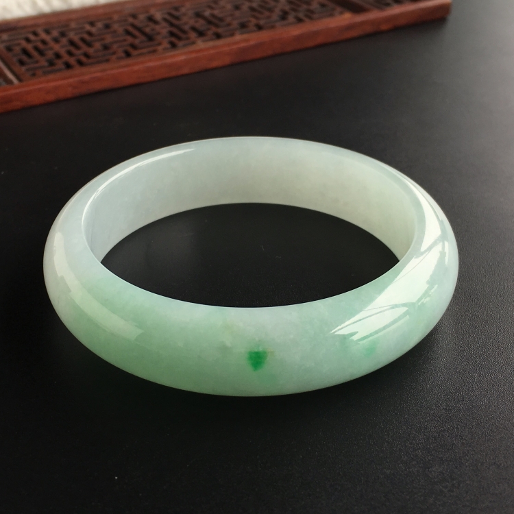 (超值推荐)糯冰种略飘翠手镯(57.4mm)