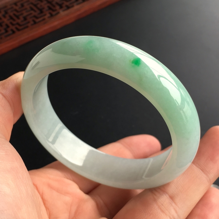 (超值推荐)糯冰种略飘翠手镯(57.4mm)