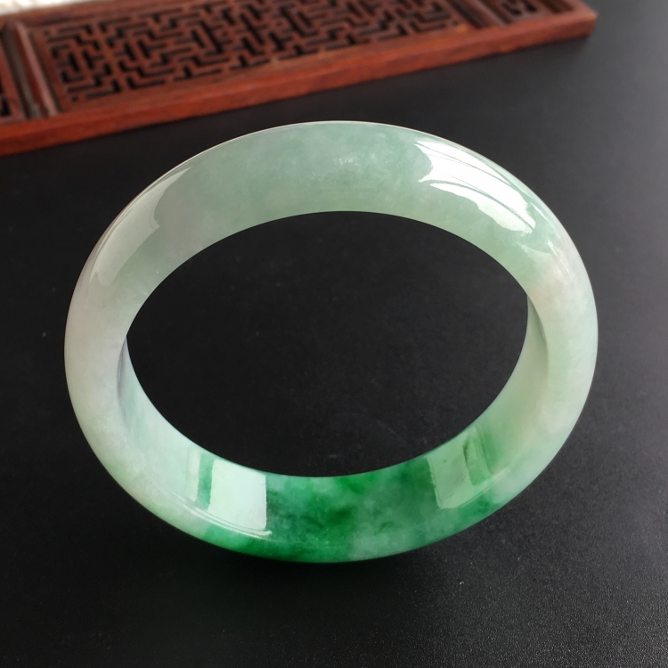 (超值推荐)糯冰种飘翠手镯(56.8mm)