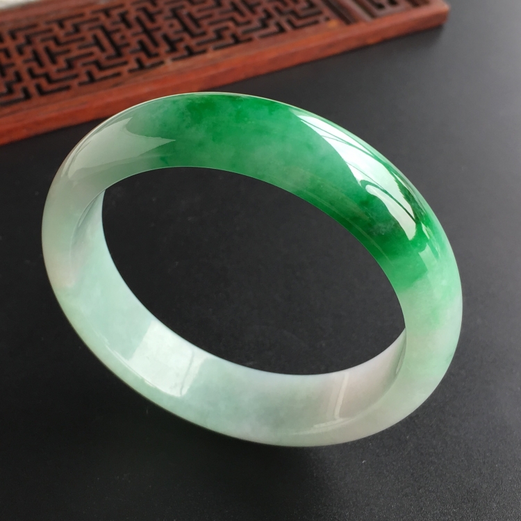 (超值推荐)糯冰种飘翠手镯(56.8mm)