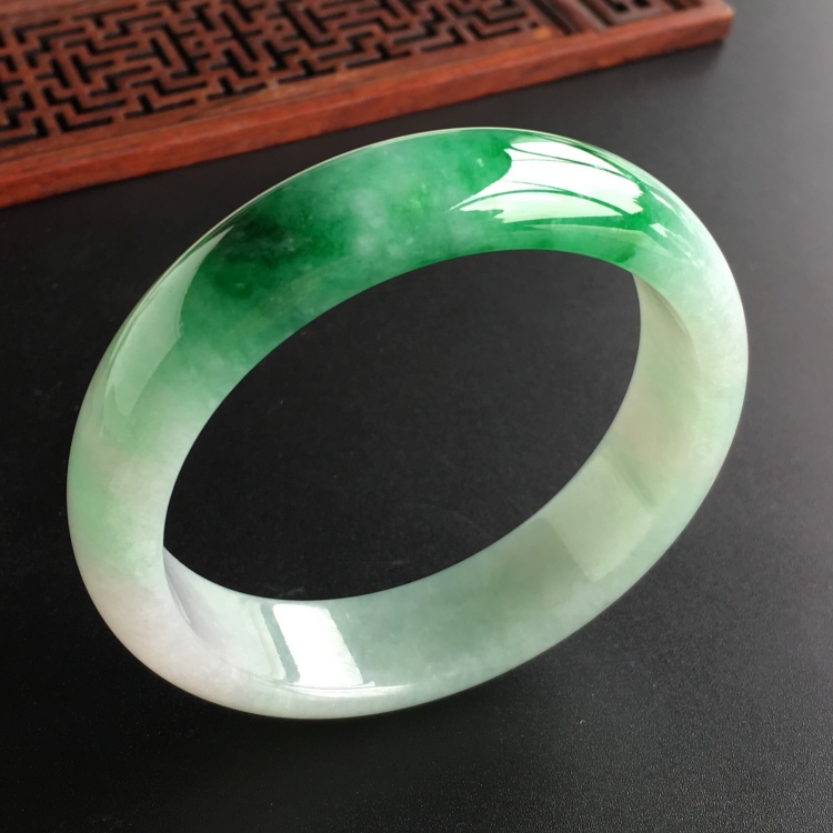 (超值推荐)糯冰种飘翠手镯(56.8mm)