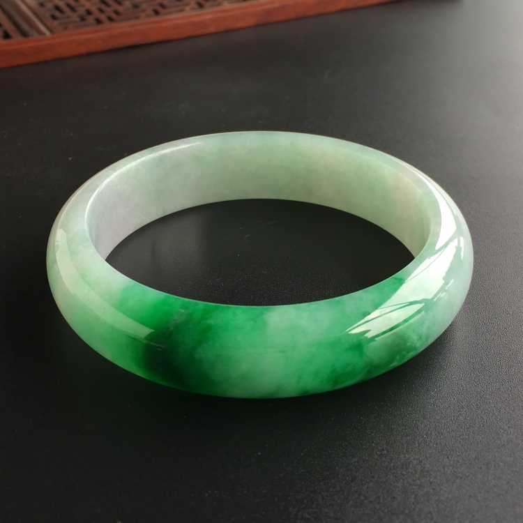 (超值推荐)糯冰种飘翠手镯(56.8mm)