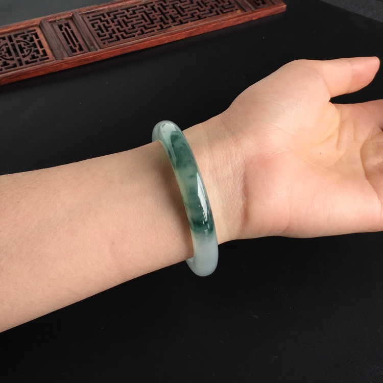 (超值推荐)冰种飘花手镯(54.6mm)