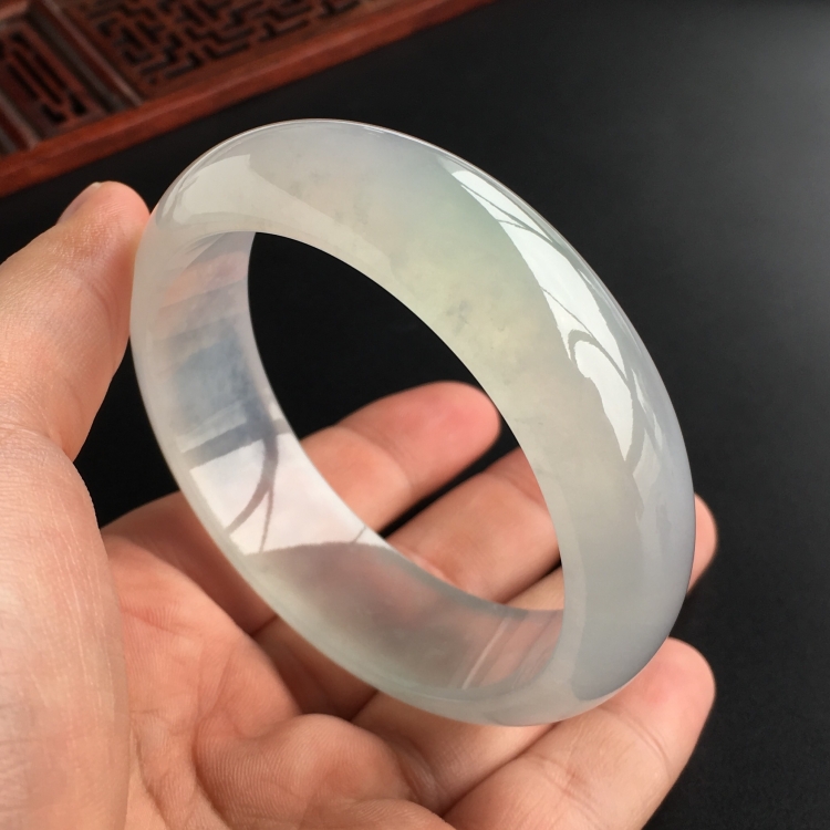 (超值推荐)冰玻种淡晴水手镯(58mm)