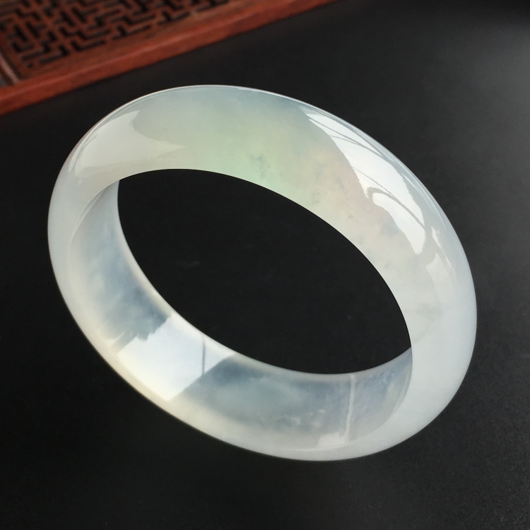 (超值推荐)冰玻种淡晴水手镯(58mm)