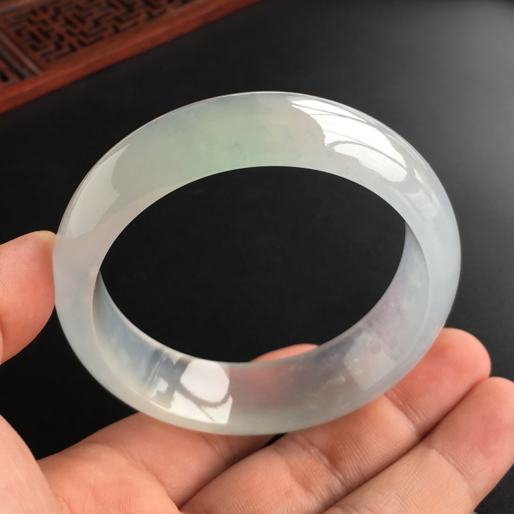 (超值推荐)冰玻种淡晴水手镯(58mm)