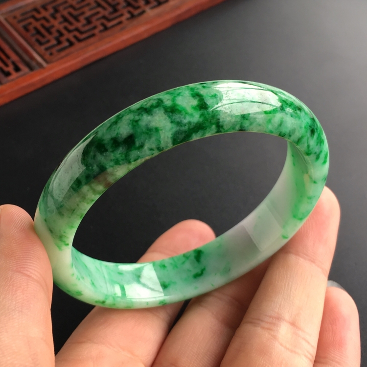 (超值推荐)糯冰种飘翠手镯(58.1mm)