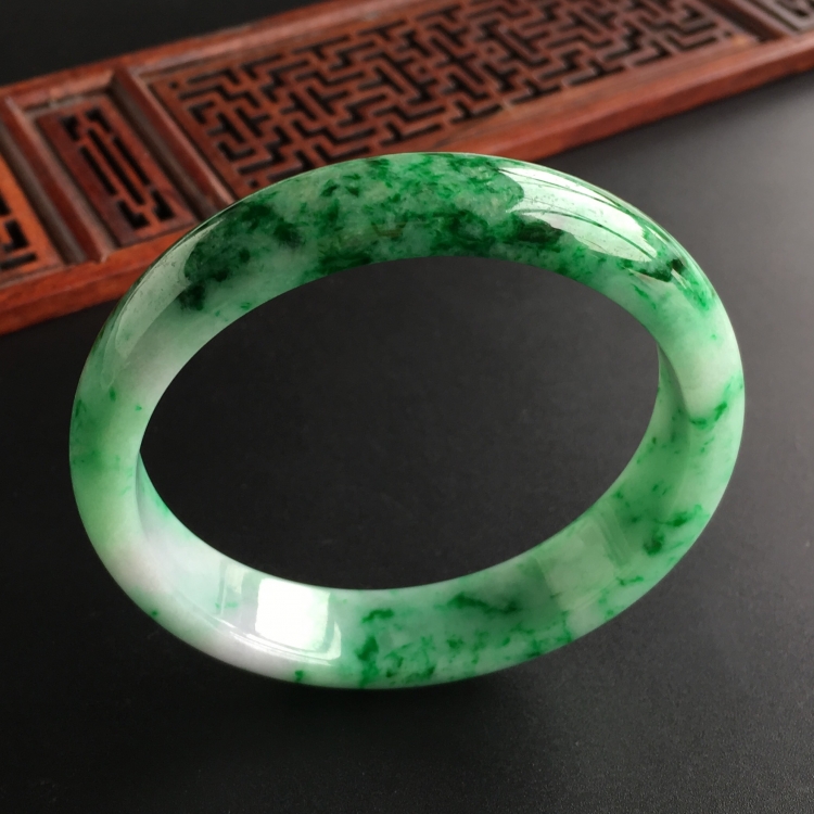 (超值推荐)糯冰种飘翠手镯(58.1mm)