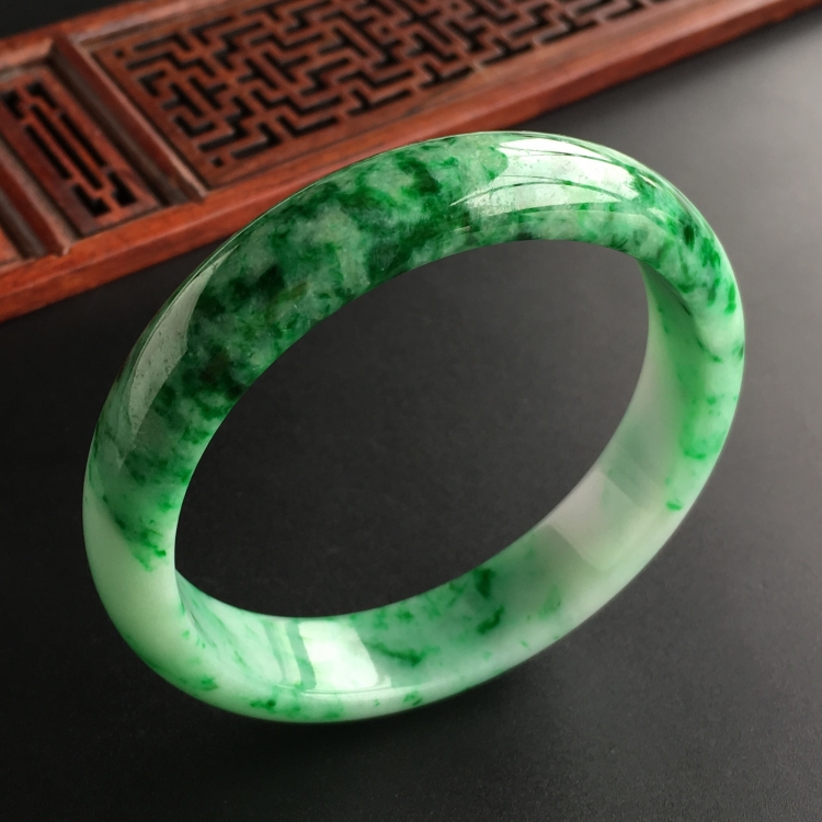 (超值推荐)糯冰种飘翠手镯(58.1mm)