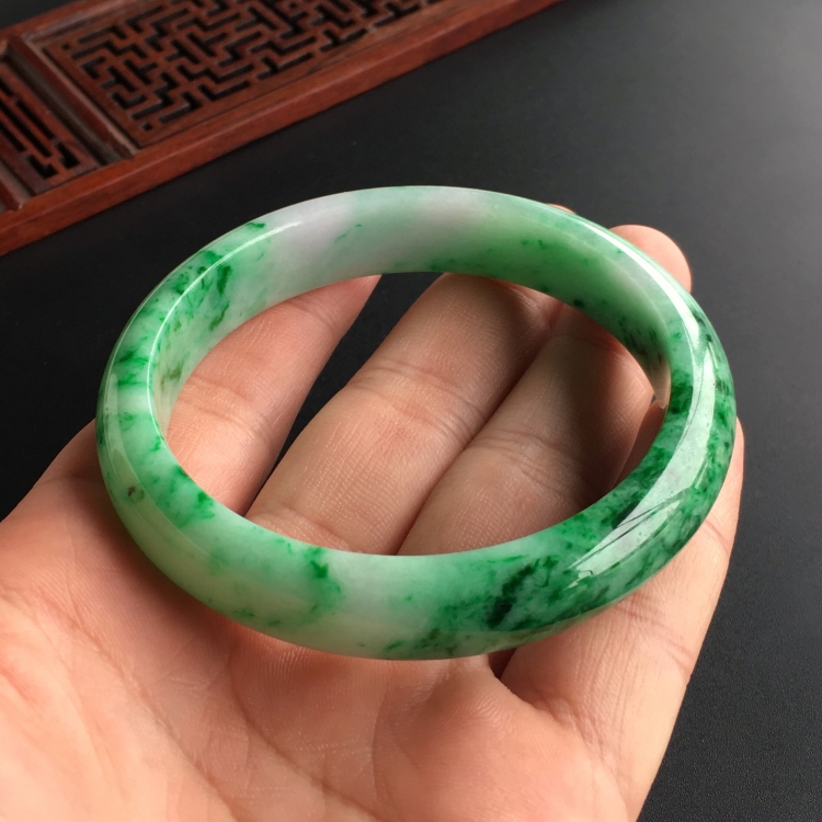 (超值推荐)糯冰种飘翠手镯(58.1mm)
