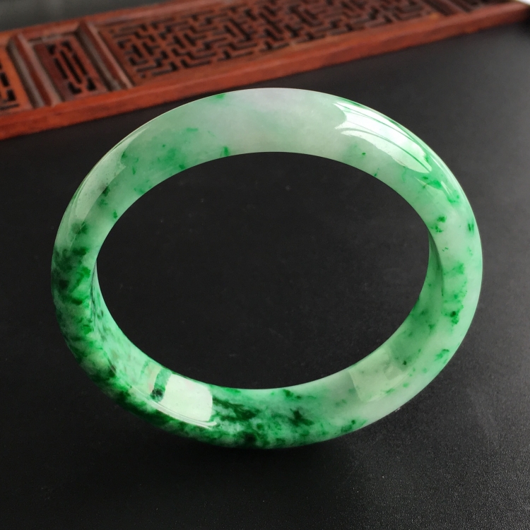 (超值推荐)糯冰种飘翠手镯(58.1mm)