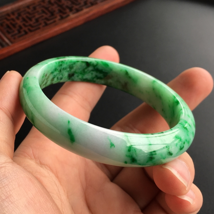 (超值推荐)糯冰种飘翠手镯(58.1mm)