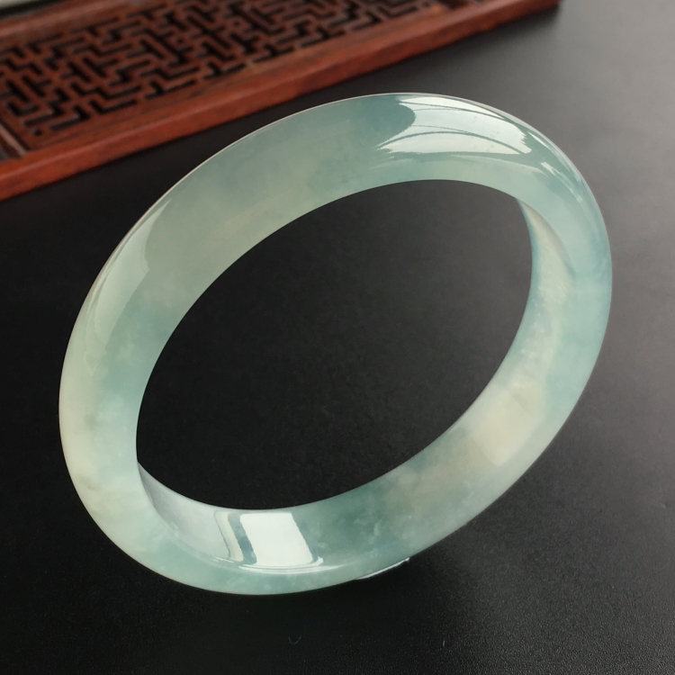 (超值推荐)冰种晴水略飘花手镯(57.4mm)