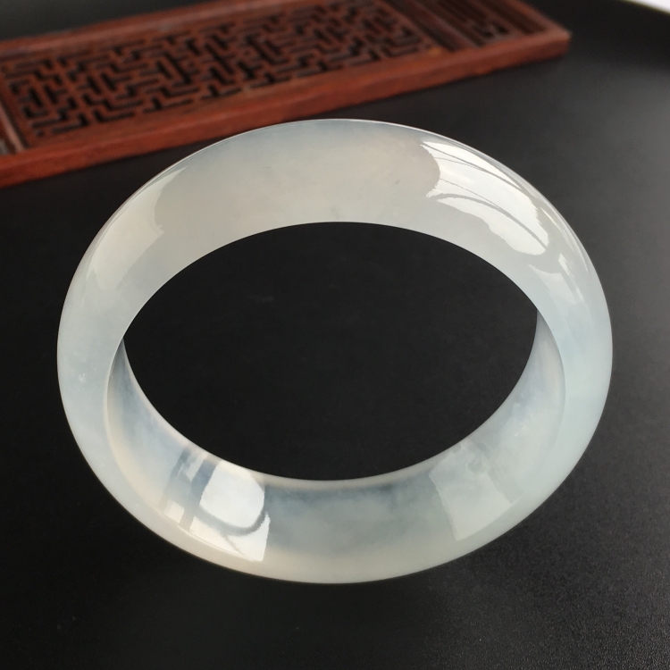 (超值推荐)冰玻种淡晴水手镯(56.4mm)