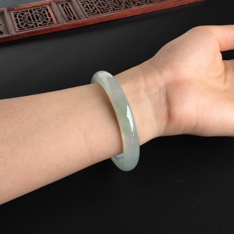(超值推荐)冰种晴水手镯(56mm)