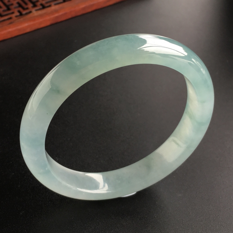 (超值推荐)冰种略飘花手镯(54.1mm)