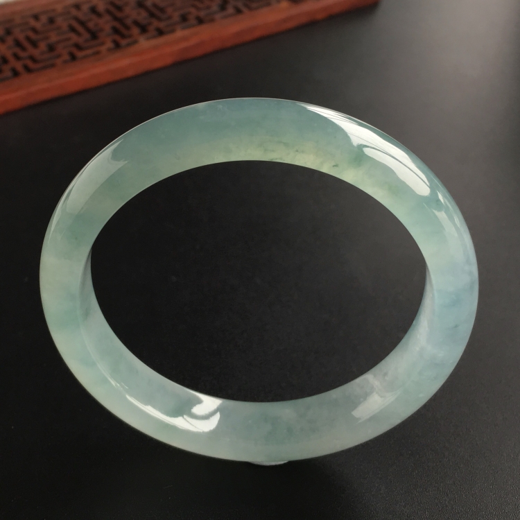 (超值推荐)冰种略飘花手镯(54.1mm)