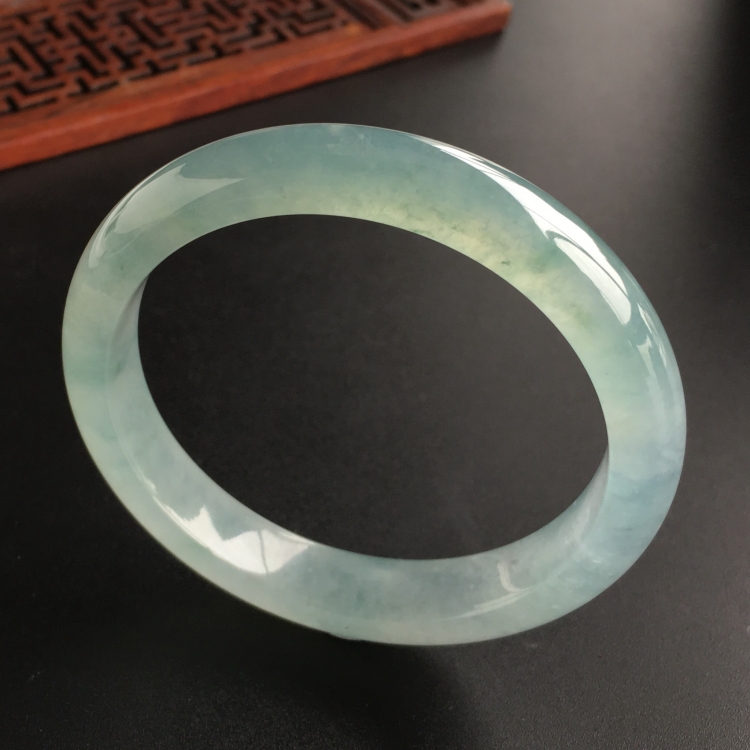 (超值推荐)冰种略飘花手镯(54.1mm)