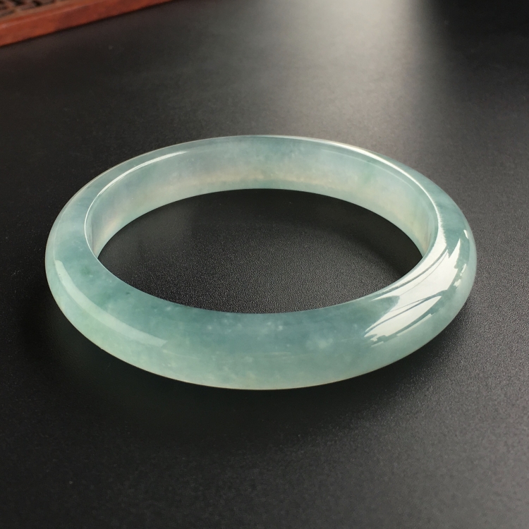 (超值推荐)冰种略飘花手镯(54.1mm)