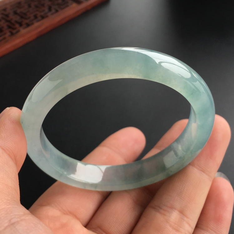 (超值推荐)冰种略飘花手镯(54.1mm)