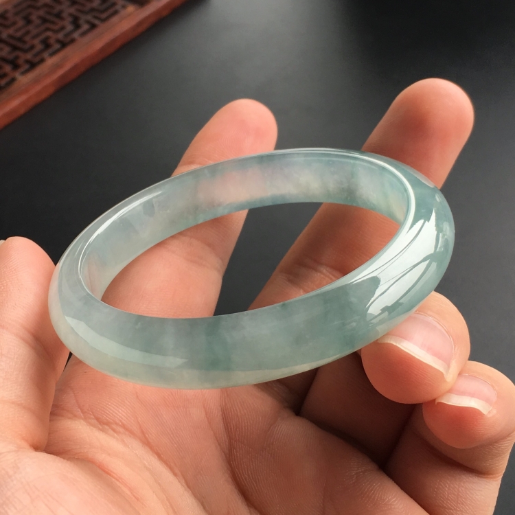 (超值推荐)冰种略飘花手镯(54.1mm)