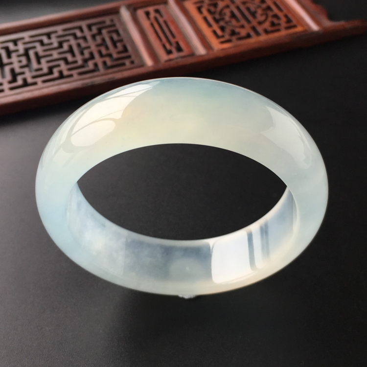 (超值推荐)冰种淡晴水手镯(56.4mm)