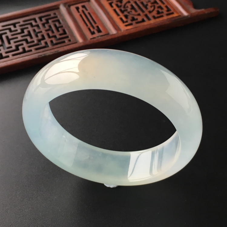 (超值推荐)冰种淡晴水手镯(56.4mm)