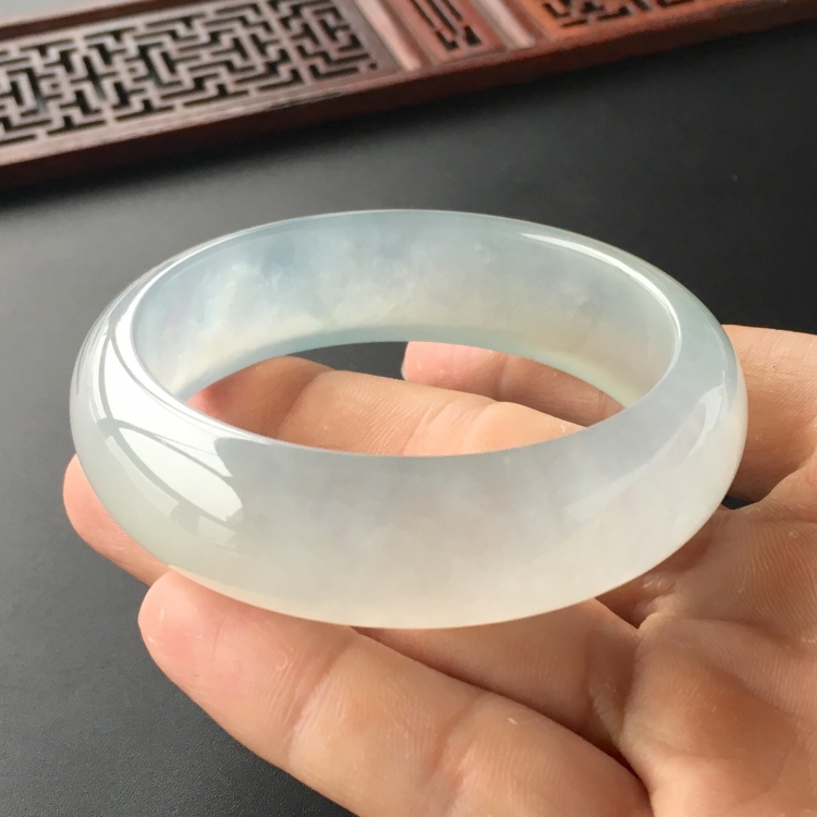 (超值推荐)冰种淡晴水手镯(56.4mm)