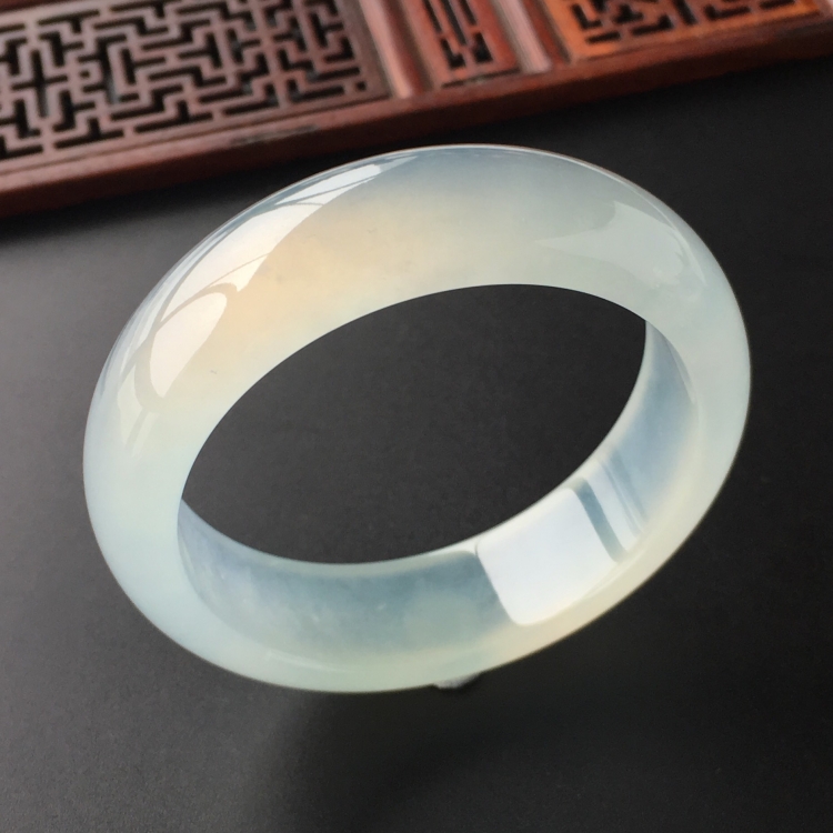 (超值推荐)冰种淡晴水手镯(56.4mm)